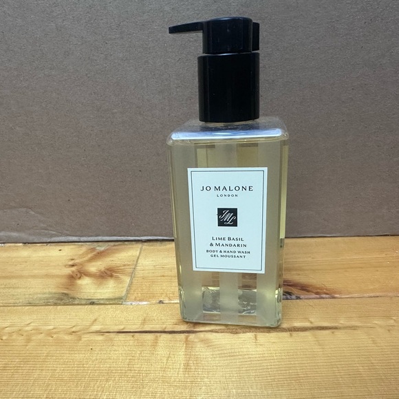 Jo Malone Lime Basil & Mandarin Body & Hand Wash - Picture 3 of 3